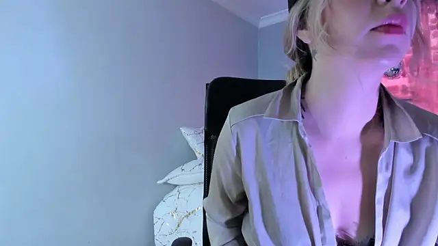 Snapshot of Pamela_Squirtt chatting on 12-19-25, 02:46 Pamela Squirtt online show from 12-19-25, 02:46