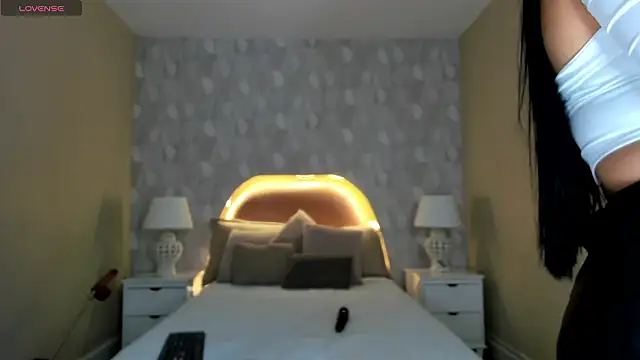 isabella milf  online show from 03-01-26, 12:18