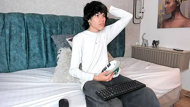 Diamond twink online show from 06-23-26, 01:53