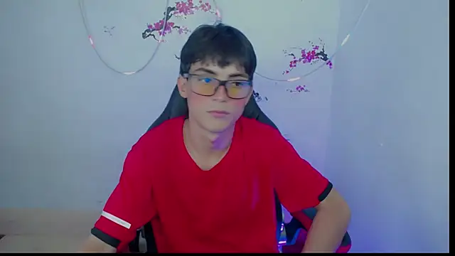 Thommy cute online show from 11-19-25, 01:27