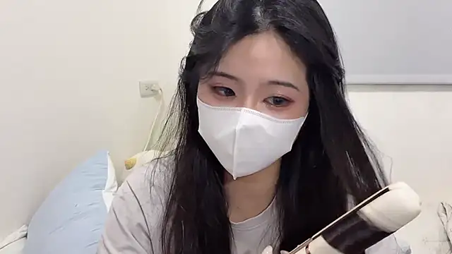 Snapshot of LHeart chatting on 09-18-25, 02:19 LHeart online show from 09-18-25, 02:19