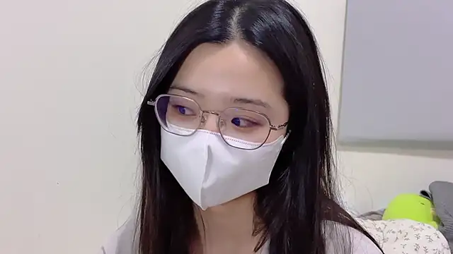 Snapshot of LHeart chatting on 10-17-25, 03:58 LHeart online show from 10-17-25, 03:58