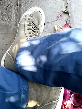 Snapshot of Ravenvodka chatting on 09-08-25, 08:19 Ravenvodka online show from 09-08-25, 08:19