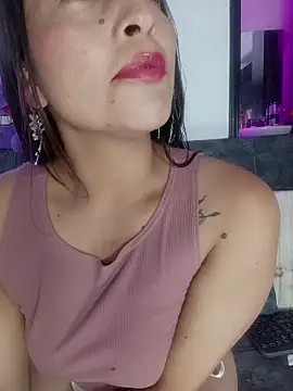 Snapshot of Fox_Roxxan chatting on 02-07-26, 02:48 Fox Roxxan online show from 02-07-26, 02:48