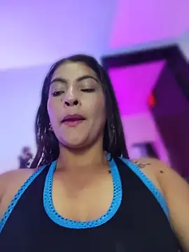 Snapshot of Fox_Roxxan chatting on 02-17-26, 02:08 Fox Roxxan online show from 02-17-26, 02:08