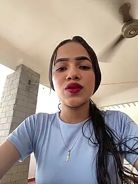 Snapshot of violeta_18x chatting on 12-15-25, 06:34 violeta 18x online show from 12-15-25, 06:34