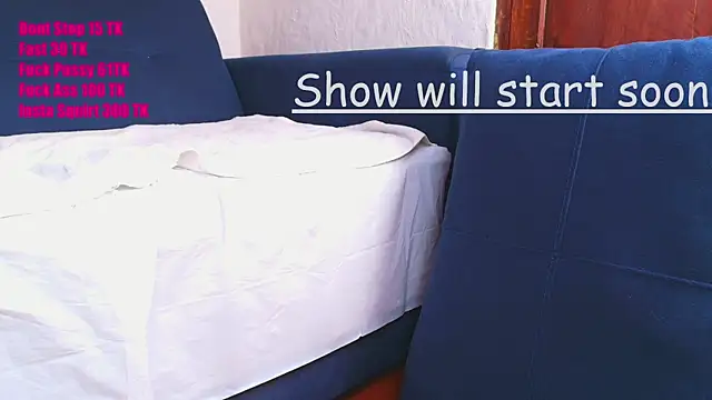 Snapshot of couplelove543 chatting on 10-20-25, 05:35 couplelove543 online show from 10-20-25, 05:35