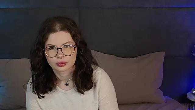 Snapshot of RianaRey chatting on 06-01-26, 06:37 RianaRey online show from 06-01-26, 06:37