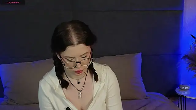 Snapshot of RianaRey chatting on 06-05-26, 06:20 RianaRey online show from 06-05-26, 06:20