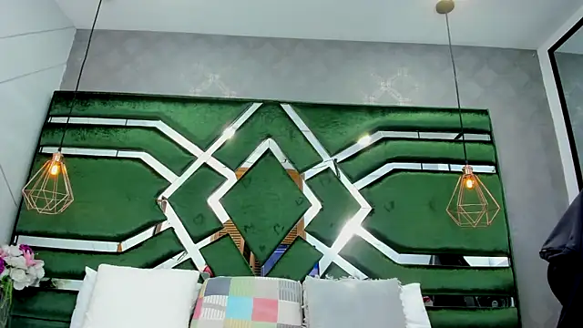 ThaliaCross online show from 10-04-25, 08:07