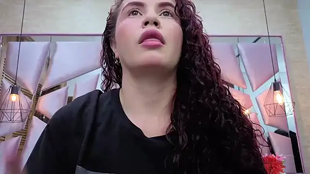 ThaliaCross online show from 04-07-26, 07:36