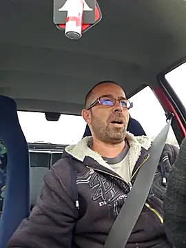 Snapshot of Thomas043 chatting on 11-15-25, 01:51 Thomas043 online show from 11-15-25, 01:51