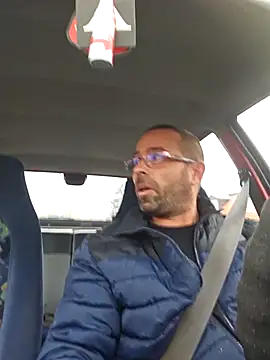 Snapshot of Thomas043 chatting on 11-20-25, 07:19 Thomas043 online show from 11-20-25, 07:19