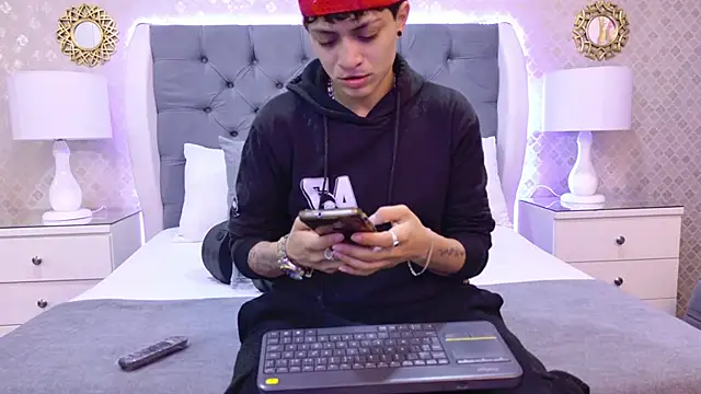 ZoeKrug online show from 11-17-25, 12:00