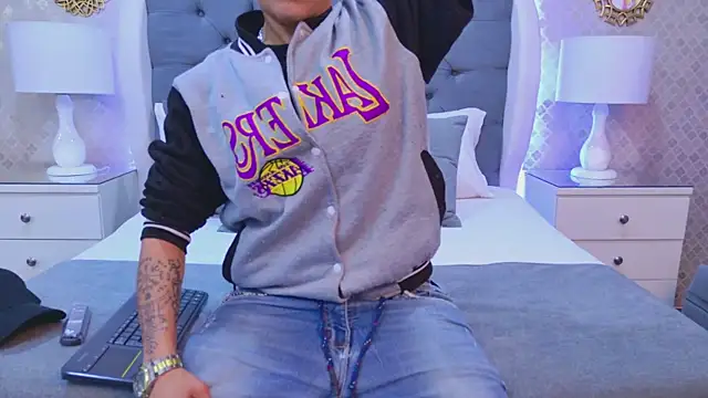 ZoeKrug online show from 12-05-25, 11:41