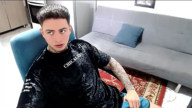 Snapshot of santii_ss chatting on 01-16-26, 03:27 santii ss online show from 01-16-26, 03:27