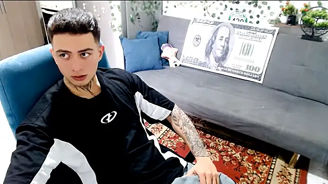 Snapshot of santii_ss chatting on 02-12-26, 02:34 santii ss online show from 02-12-26, 02:34