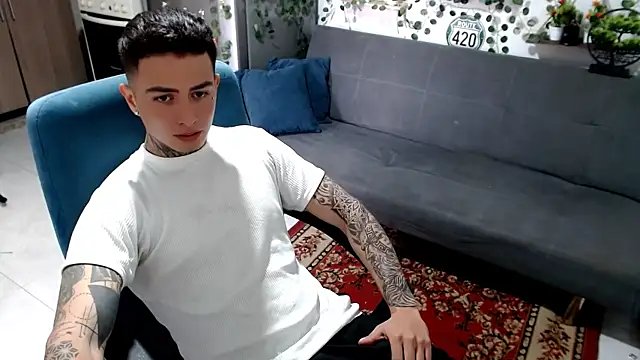 Snapshot of santii_ss chatting on 02-13-26, 02:46 santii ss online show from 02-13-26, 02:46