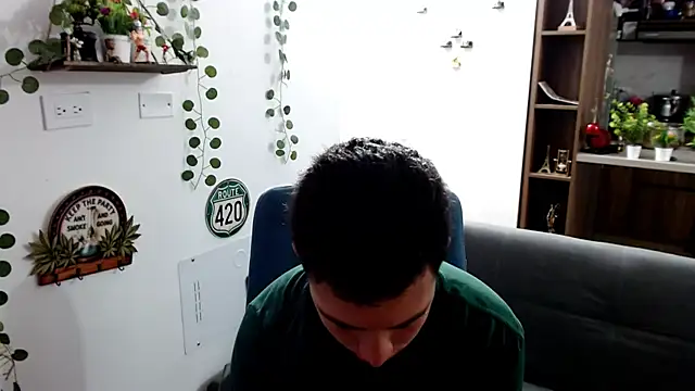 Snapshot of santii_ss chatting on 03-20-26, 02:22 santii ss online show from 03-20-26, 02:22