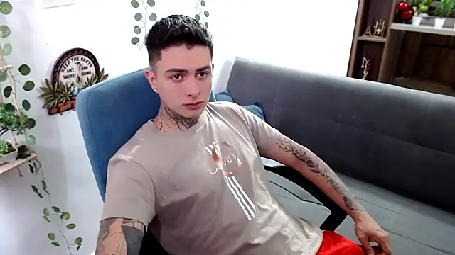 Snapshot of santii_ss chatting on 03-23-26, 02:10 santii ss online show from 03-23-26, 02:10