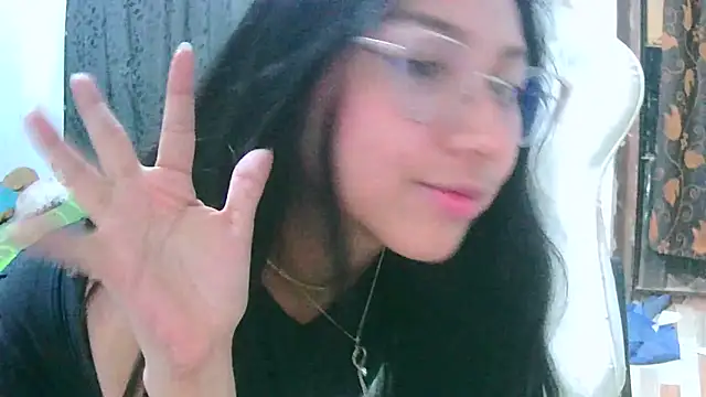 Snapshot of honeysweet111 chatting on 10-06-25, 03:59 honeysweet111 online show from 10-06-25, 03:59