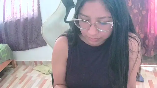 Snapshot of honeysweet111 chatting on 10-08-25, 05:21 honeysweet111 online show from 10-08-25, 05:21