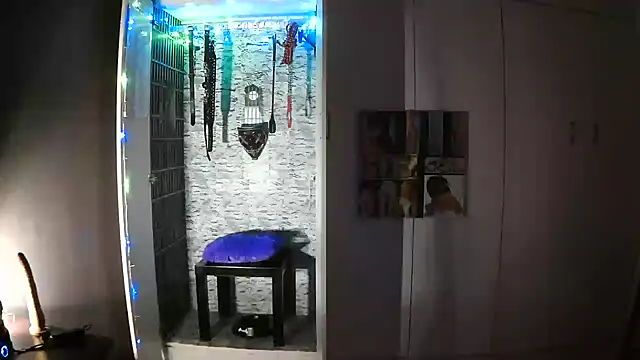 Snapshot of BaDSubMiss chatting on 09-11-25, 04:01 BaDSubMiss online show from 09-11-25, 04:01