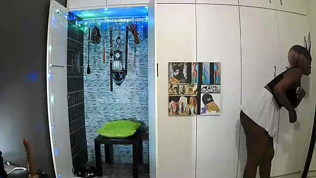 Snapshot of BaDSubMiss chatting on 09-29-25, 04:28 BaDSubMiss online show from 09-29-25, 04:28