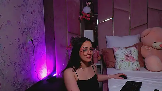 LucyLextonX online show from 04-08-26, 02:44