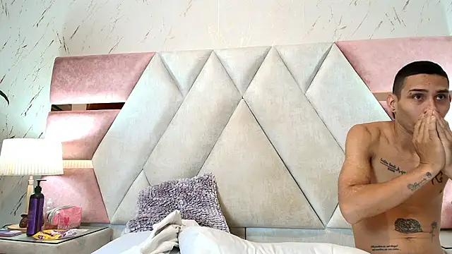 Zoelucas online show from 03-02-26, 12:12