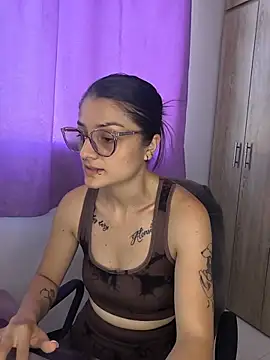 Snapshot of Coralinne__ chatting on 07-07-26, 04:33 Coralinne online show from 07-07-26, 04:33