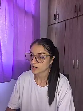 Snapshot of Coralinne__ chatting on 07-24-26, 03:21 Coralinne online show from 07-24-26, 03:21