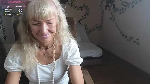 Laura Gol online show from 10-24-25, 09:00