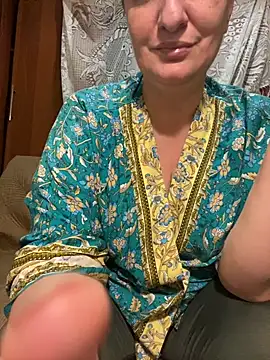 Snapshot of FetishIris chatting on 09-19-25, 04:51 FetishIris online show from 09-19-25, 04:51