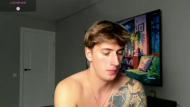 DaniHort online show from 10-26-25, 02:12