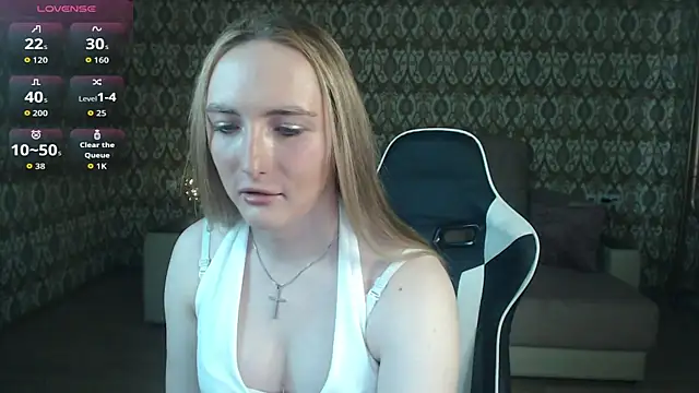 Snapshot of Vi_Luxy chatting on 04-26-26, 01:47 Vi Luxy online show from 04-26-26, 01:47