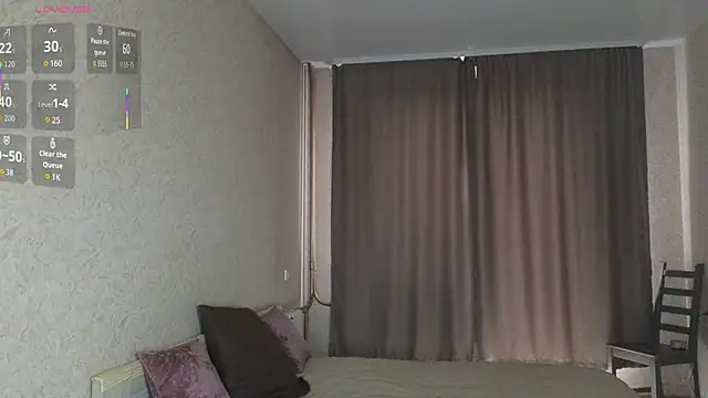 Snapshot of Vi_Luxy chatting on 07-25-26, 04:43 Vi Luxy online show from 07-25-26, 04:43