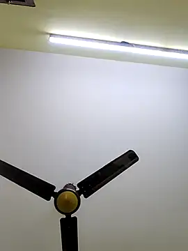 Snapshot of radhika2 chatting on 12-15-25, 04:00 radhika2 online show from 12-15-25, 04:00