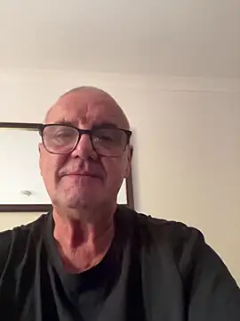 Snapshot of mke1874 chatting on 10-15-25, 09:42 mke1874 online show from 10-15-25, 09:42