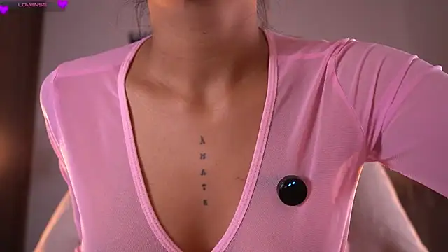 Snapshot of violeth____ chatting on 02-09-26, 01:15 violeth online show from 02-09-26, 01:15