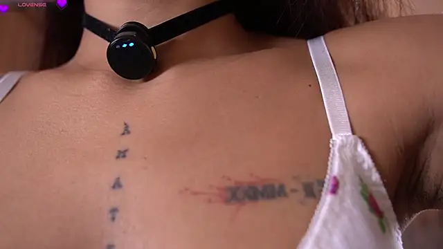 Snapshot of violeth____ chatting on 03-11-26, 01:39 violeth online show from 03-11-26, 01:39