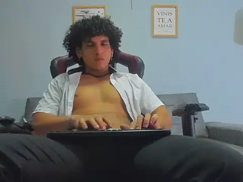 Snapshot of Xfire_boy69 chatting on 09-09-25, 09:36 Xfire boy69 online show from 09-09-25, 09:36