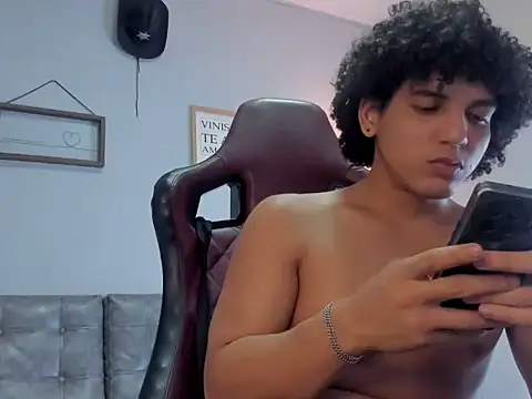 Snapshot of Xfire_boy69 chatting on 09-20-25, 06:53 Xfire boy69 online show from 09-20-25, 06:53