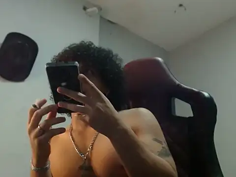 Snapshot of Xfire_boy69 chatting on 10-10-25, 12:59 Xfire boy69 online show from 10-10-25, 12:59