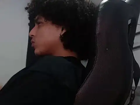 Snapshot of Xfire_boy69 chatting on 10-22-25, 04:24 Xfire boy69 online show from 10-22-25, 04:24