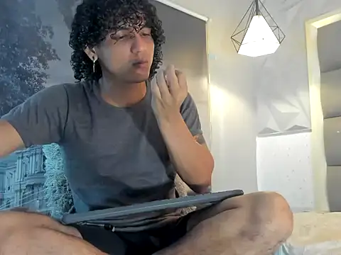 Snapshot of Xfire_boy69 chatting on 10-31-25, 12:28 Xfire boy69 online show from 10-31-25, 12:28