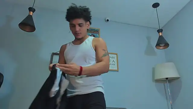 Snapshot of Xfire_boy69 chatting on 12-15-25, 02:10 Xfire boy69 online show from 12-15-25, 02:10