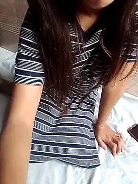 Snapshot of shilpa_r chatting on 11-13-25, 05:39 shilpa r online show from 11-13-25, 05:39