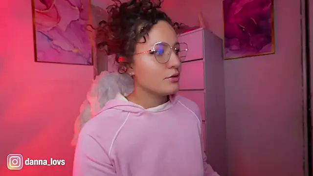 Dannaa Lovs online show from 05-15-26, 10:33