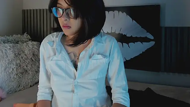 Snapshot of Blue_Sixx chatting on 10-04-25, 10:41 Blue Sixx online show from 10-04-25, 10:41